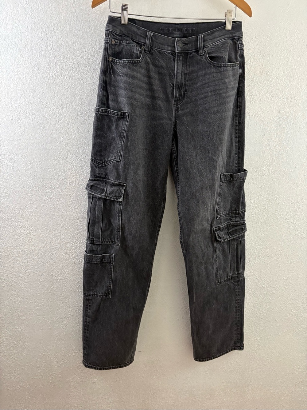 American Eagle washed black multi-pocket cargo jeans utility flap pockets size 6